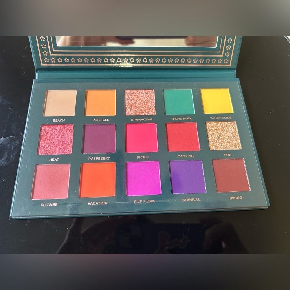 ACE BEAUTE Nostalgia Eyeshadow Palette - Picture 4 of 5